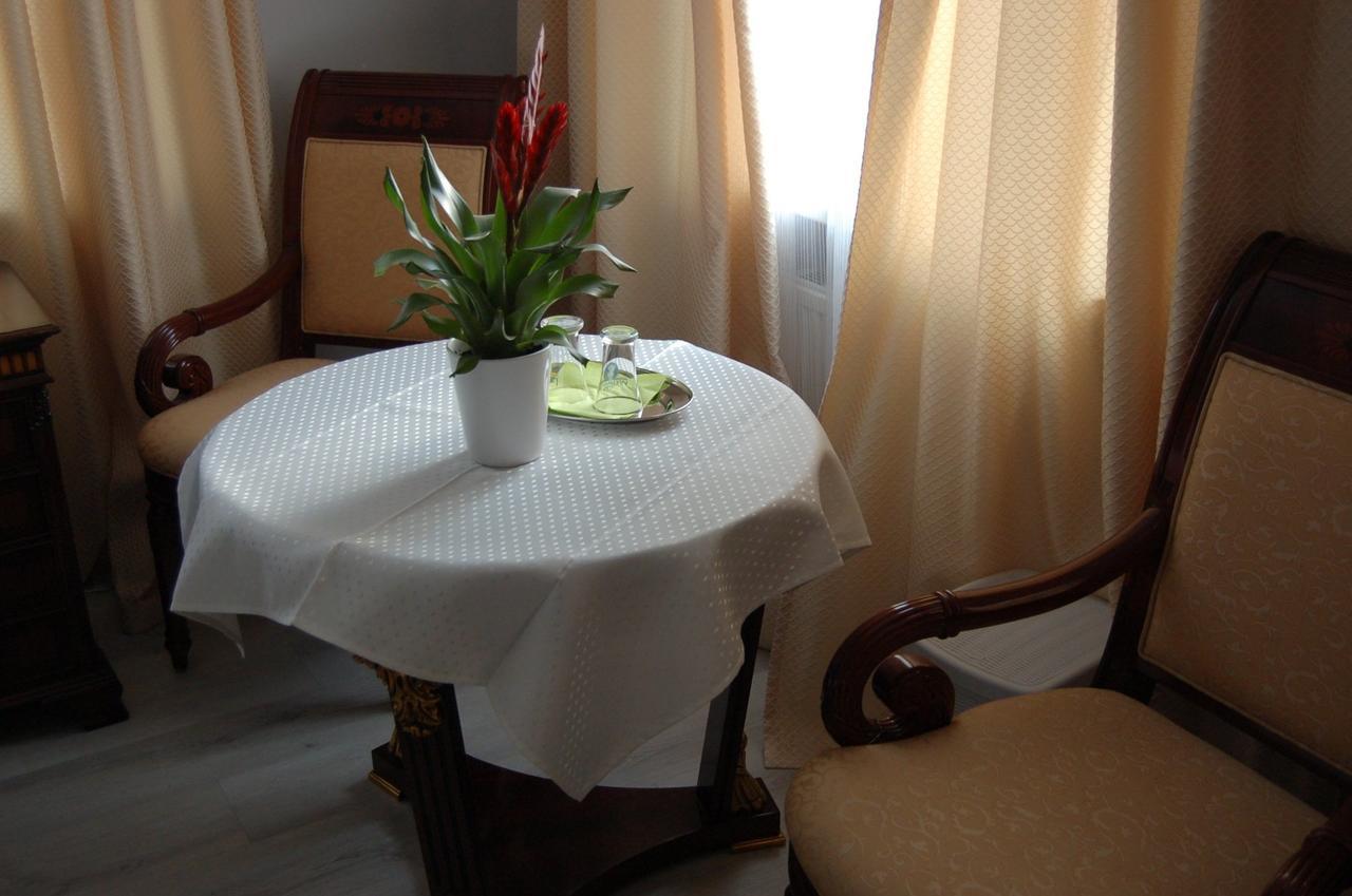Ratskeller Hotel Lindow Buitenkant foto